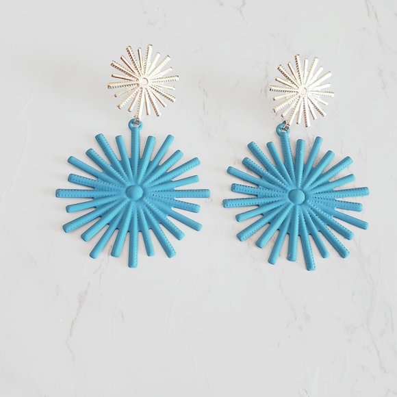 Vacay Vibes Turquoise Earrings - Picture 1 of 1